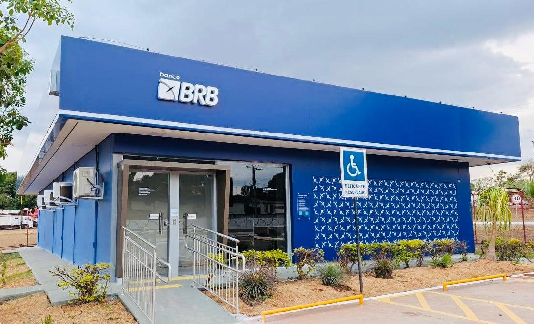 Fachada comercial em ACM azul