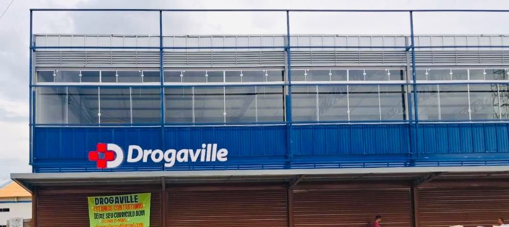 Fachada Drogaville em ACM