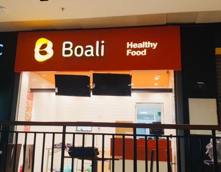 Quiosque Boali com comunicação visual