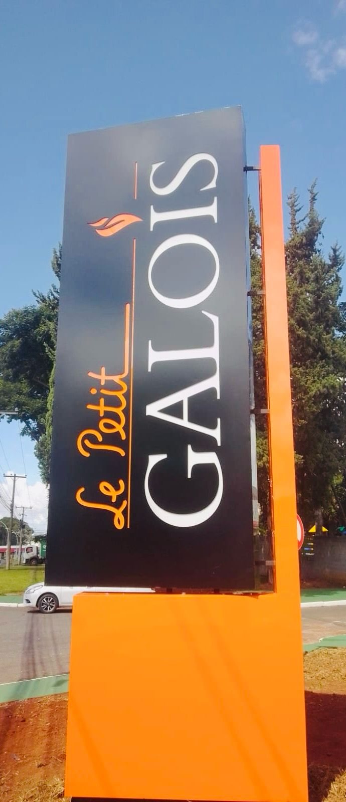 Letreiro vertical Galois