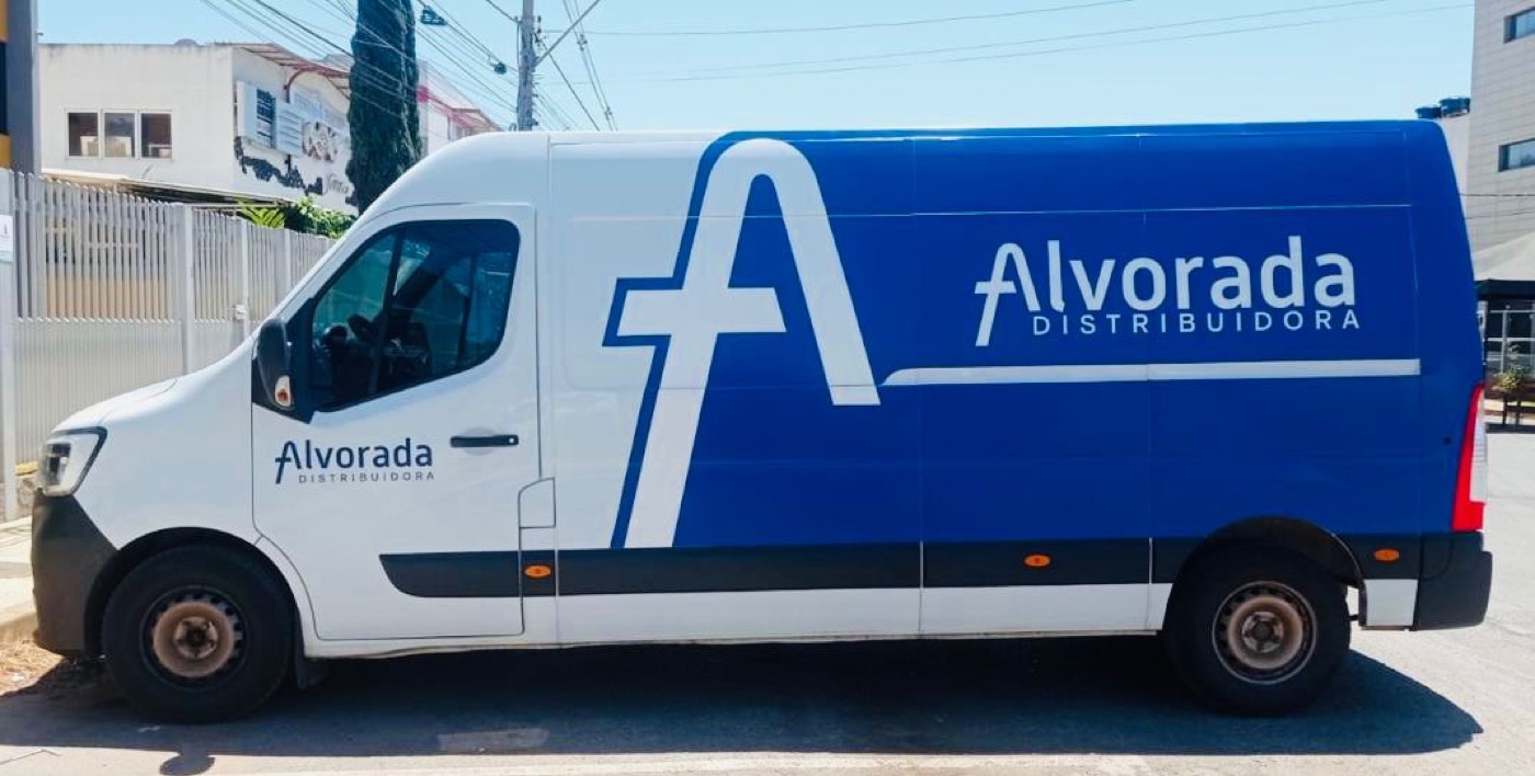 Van adesivada para Alvorada Distribuidora